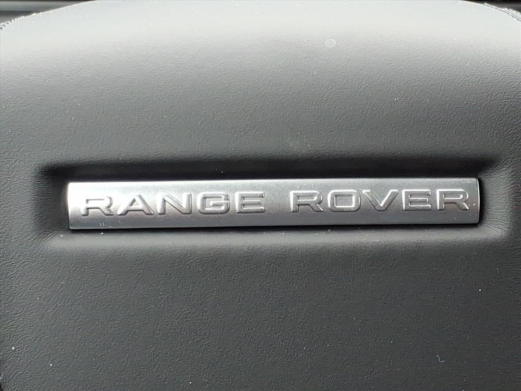 New 2026 Fuji White LAND ROVER Dynamic SE image 21