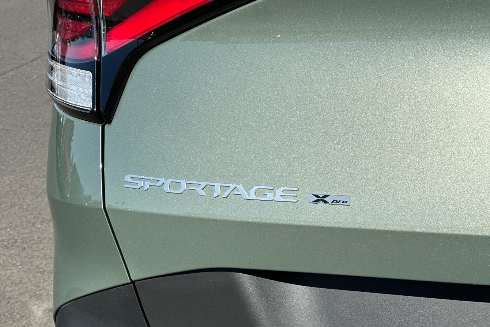 Used 2024 Green Kia X-Pro Prestige image 33
