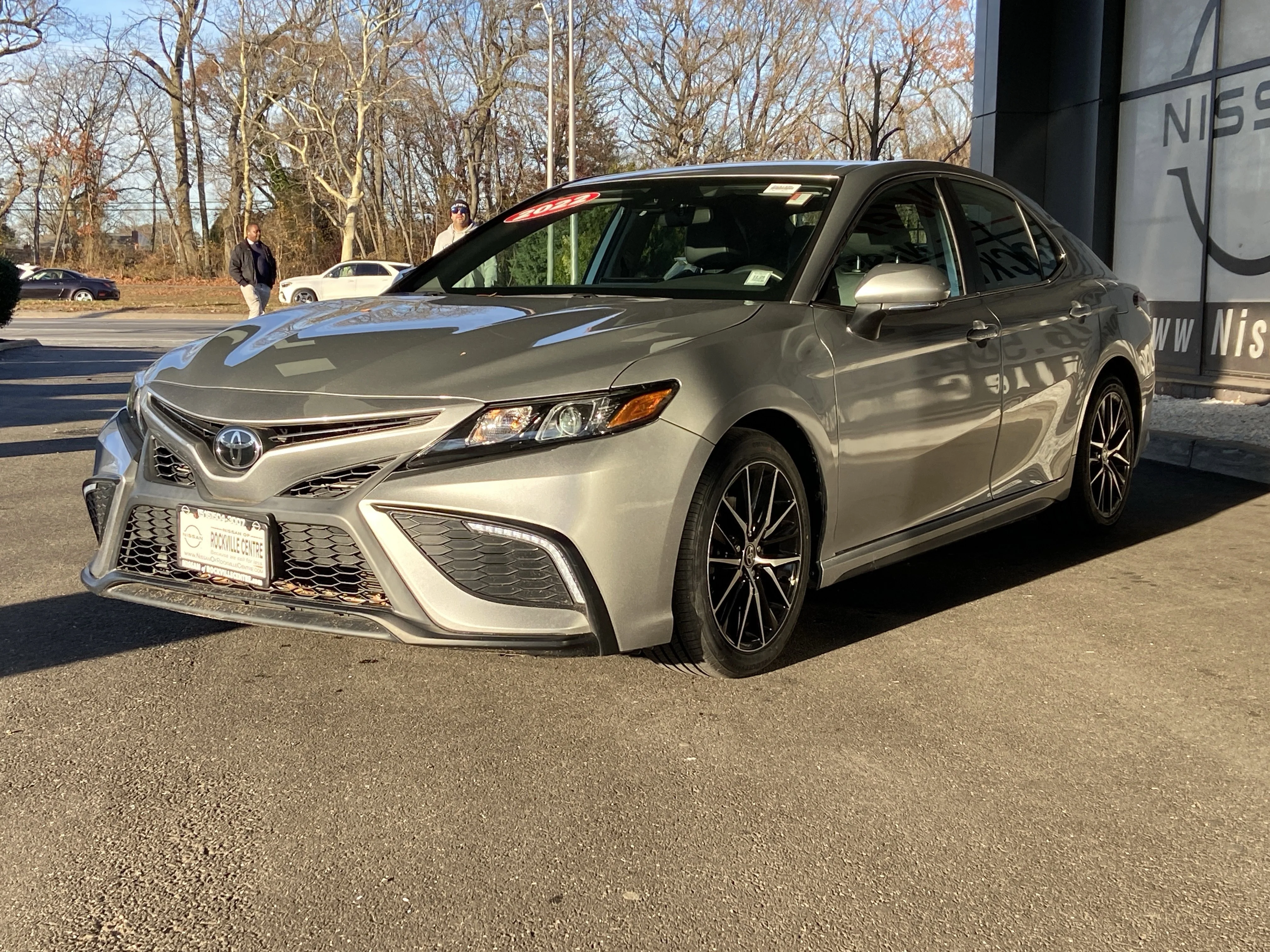 2022 Toyota Camry SE - Photo 8