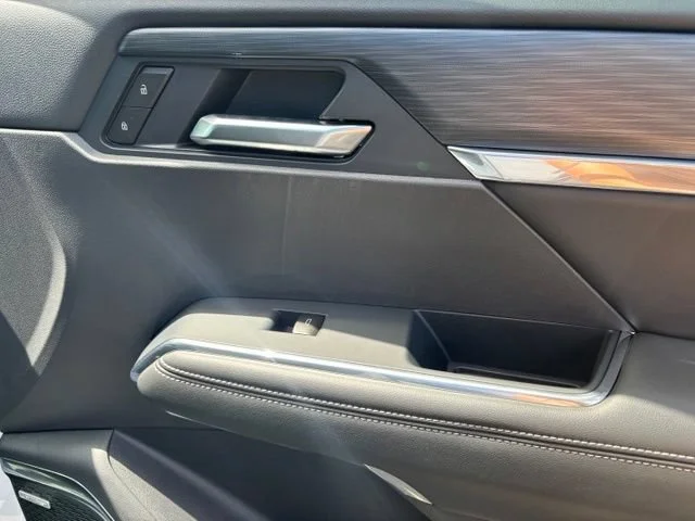 New 2026 Summit White GMC Elevation image 24