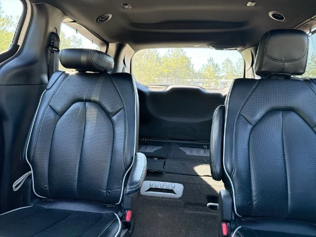 Used 2025 White Chrysler Limited image 24