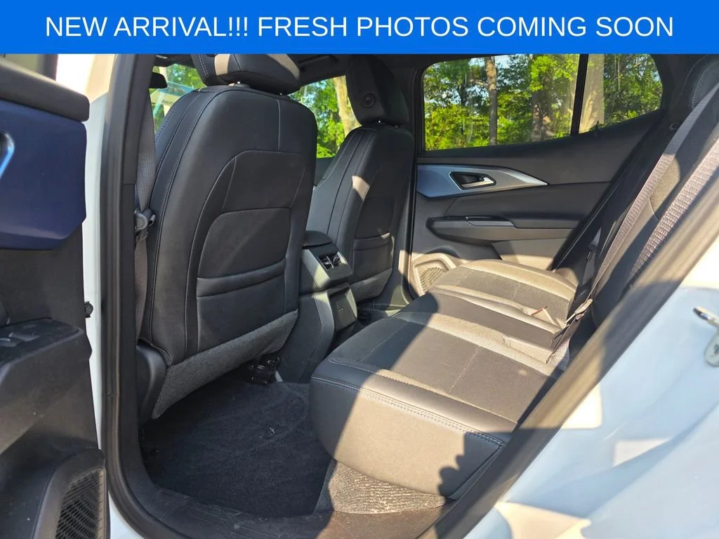 Used 2025 Summit White Chevrolet LT image 15