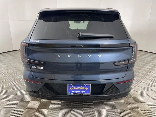Used 2025 Blue Volvo Ultra Twin Motor Performance image 9