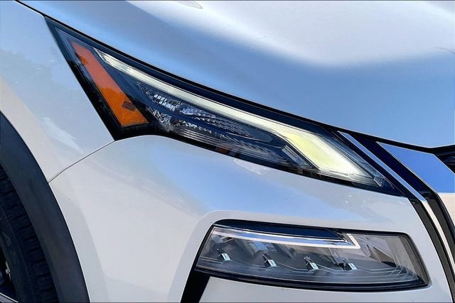 Used 2023 White Nissan SL image 27