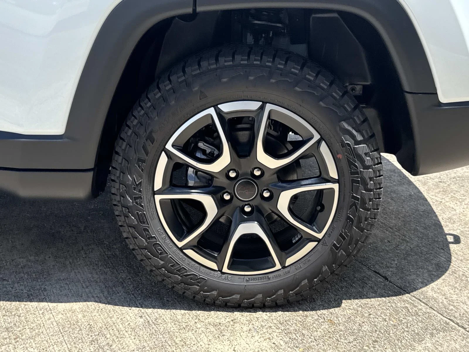 New 2026 Bright White Clear-Coat Exterior Paint Jeep Trailhawk image 3
