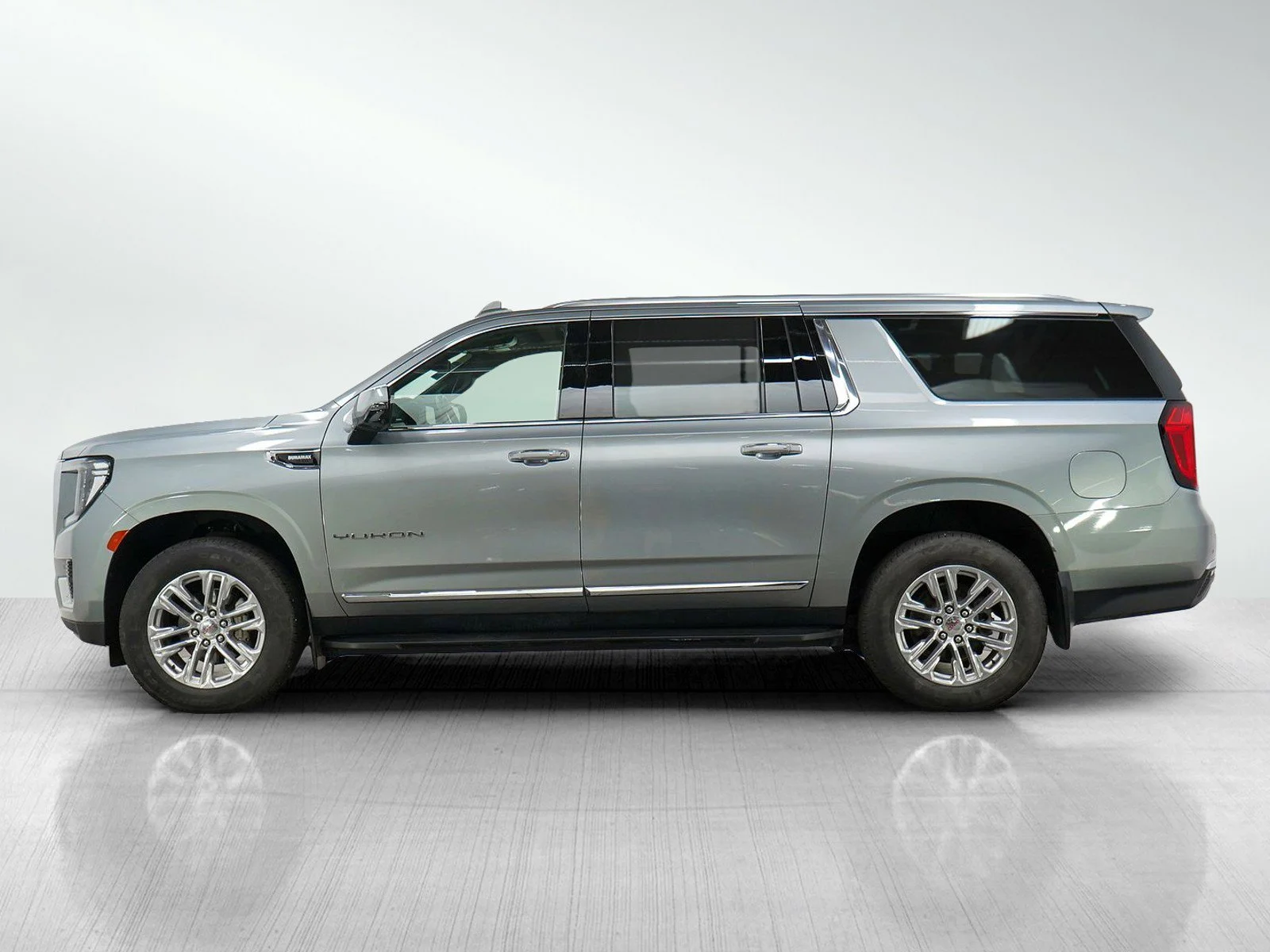 Used 2024 GMC Yukon XL SLT with VIN 1GKS2GKT0RR395698 for sale in White Bear Lake, Minnesota