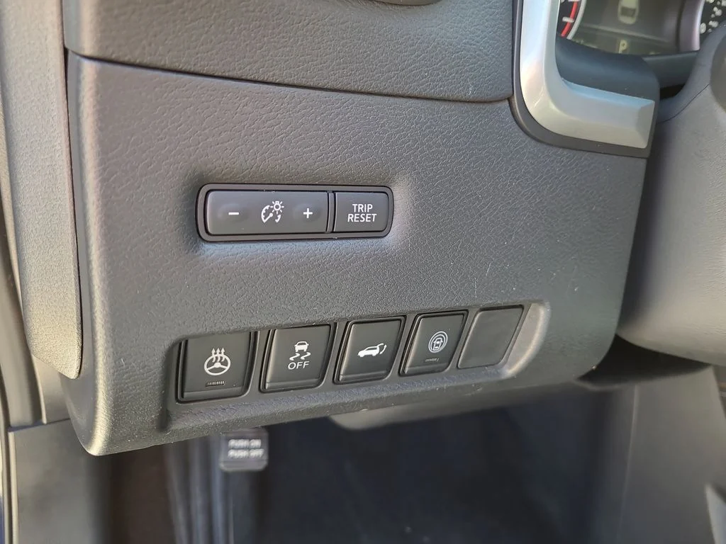Used 2023 Blue Nissan Platinum image 25