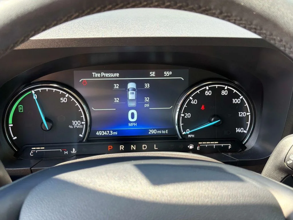 Used 2024 Oxford White Ford Lariat image 29