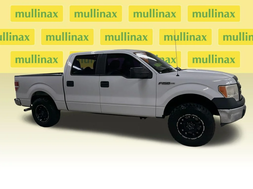 Used 2013 White Ford XL image 2