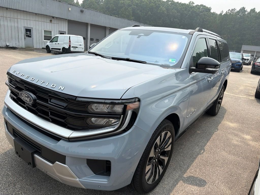 Used 2025 Gray Ford Platinum image 4