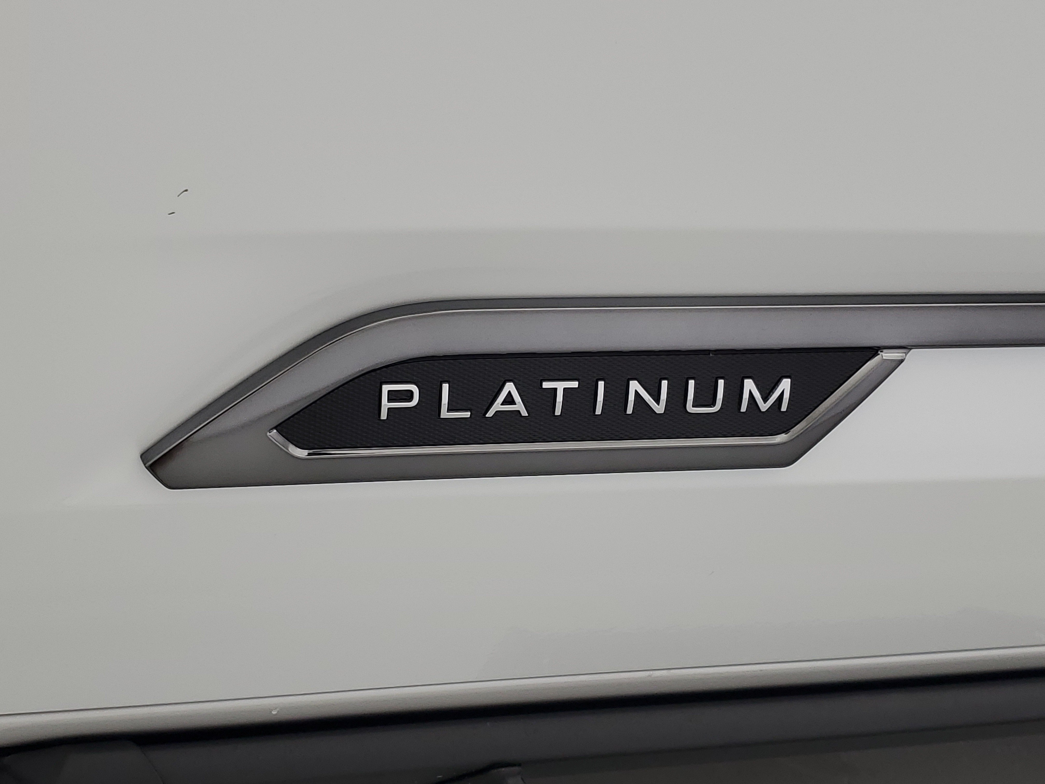 New 2026 Wind Chill Pearl <sup>1</sup> Toyota  Platinum image 8