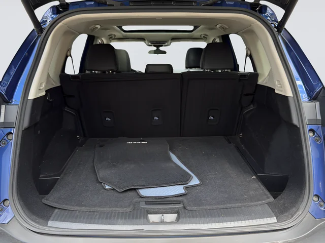 Used 2022 Blue Nissan SV image 12