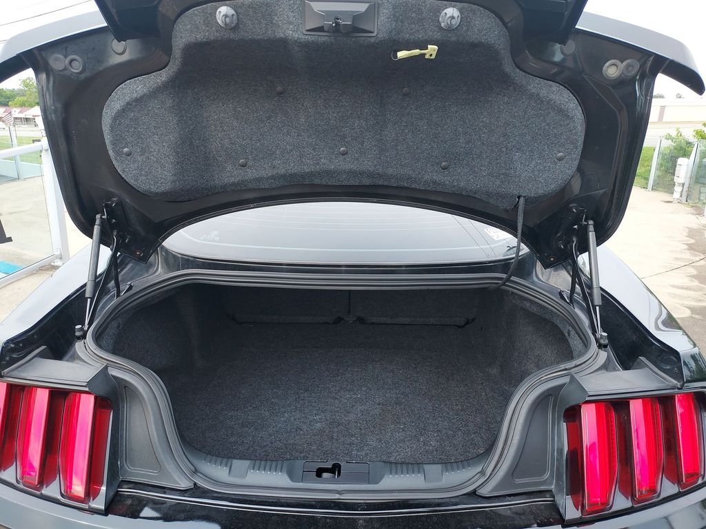 Used 2015 Black Ford V6 image 28