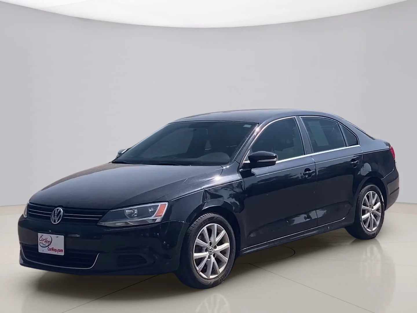 Used 2013 Black Volkswagen SE image 1