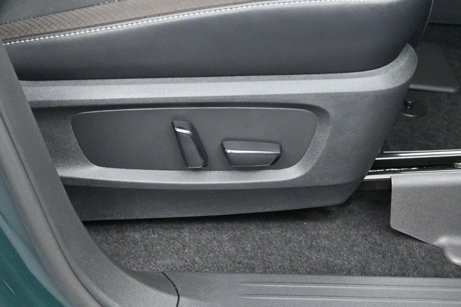 Used 2022 Green Nissan SL image 36