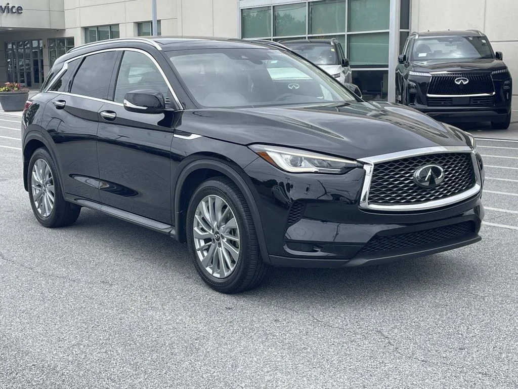 Used 2023 Black INFINITI LUXE image 5