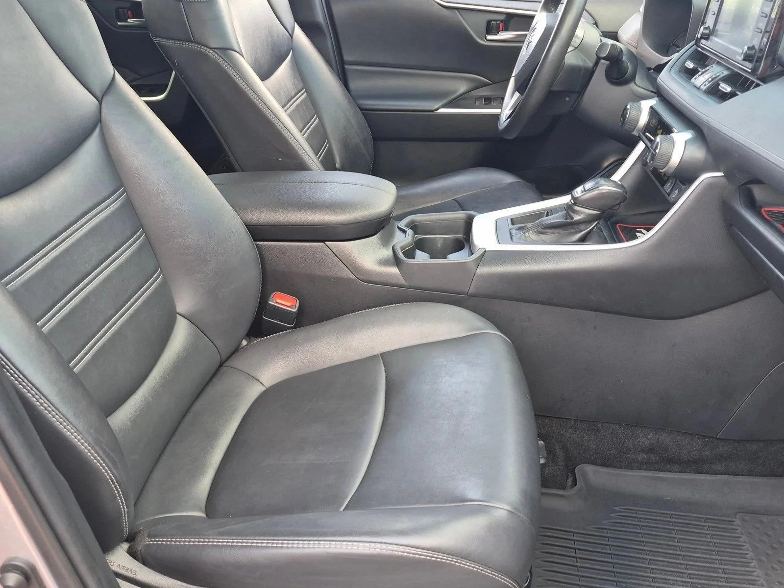 Used 2021 Silver Sky Metallic Toyota XLE Premium image 19