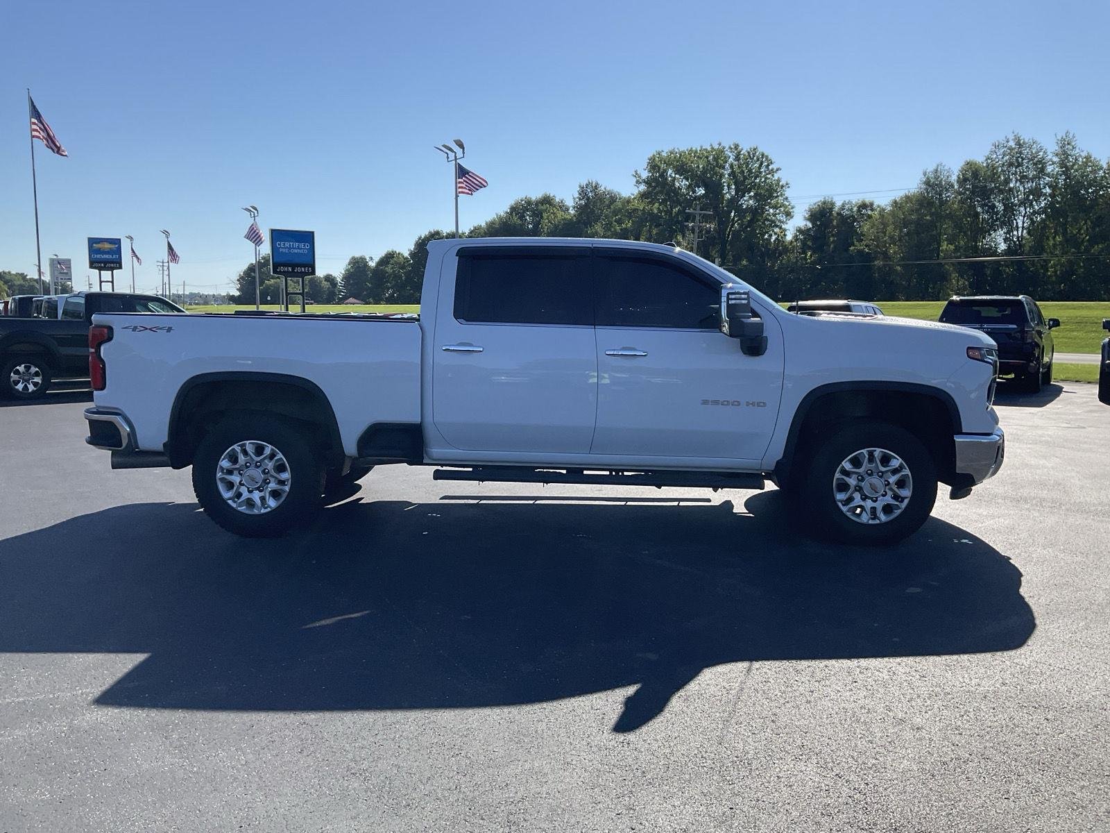 Used 2024  CHEVROLET TRUCK image 5