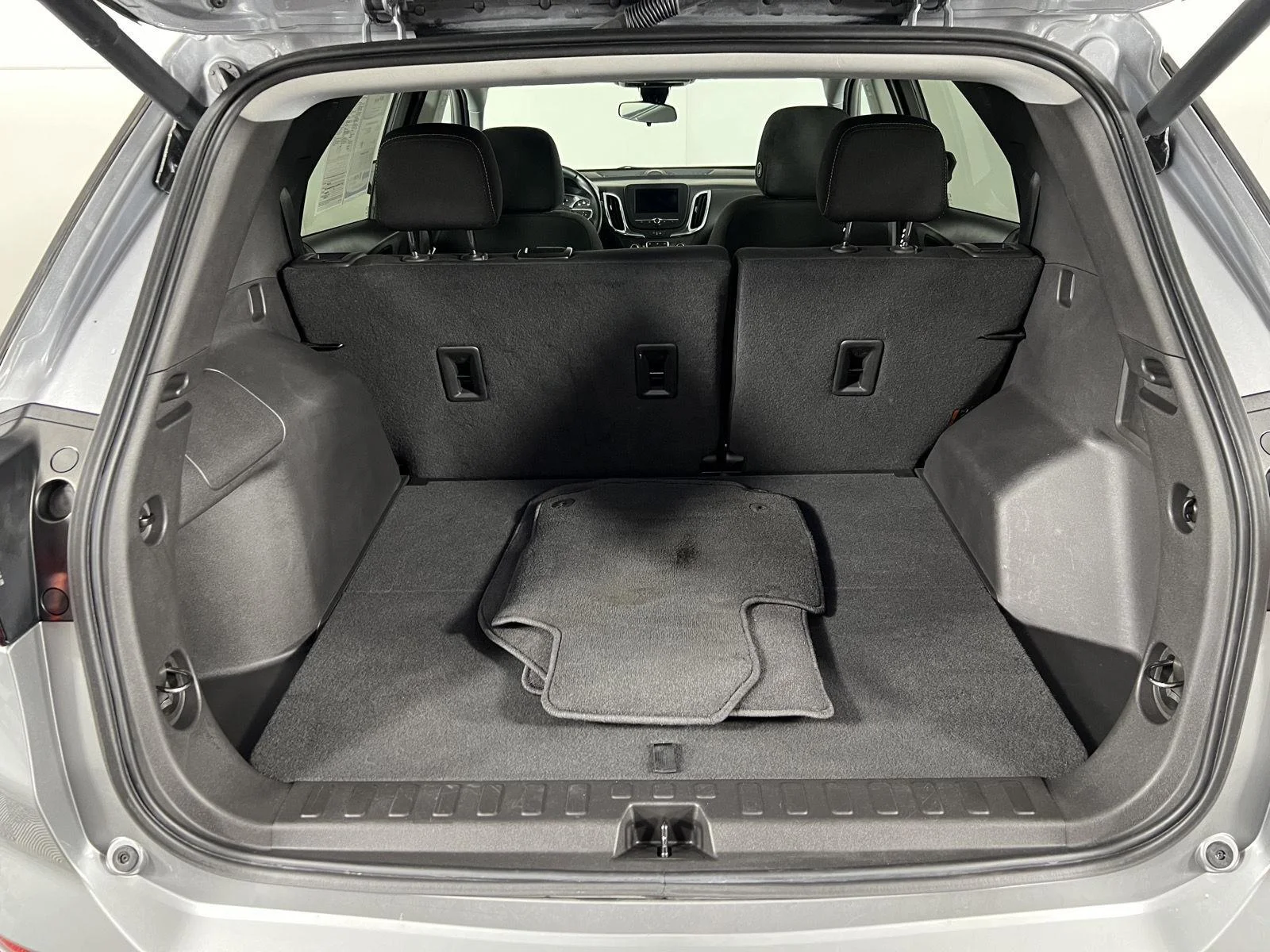 Used 2024 Sterling Gray Metallic Chevrolet LT image 21