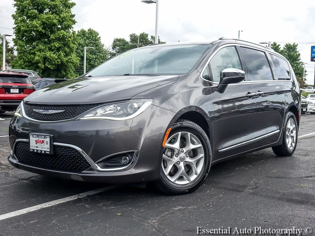 Used 2020 Chrysler Pacifica Limited with VIN 2C4RC1GG5LR275364 for sale in Lisle, IL