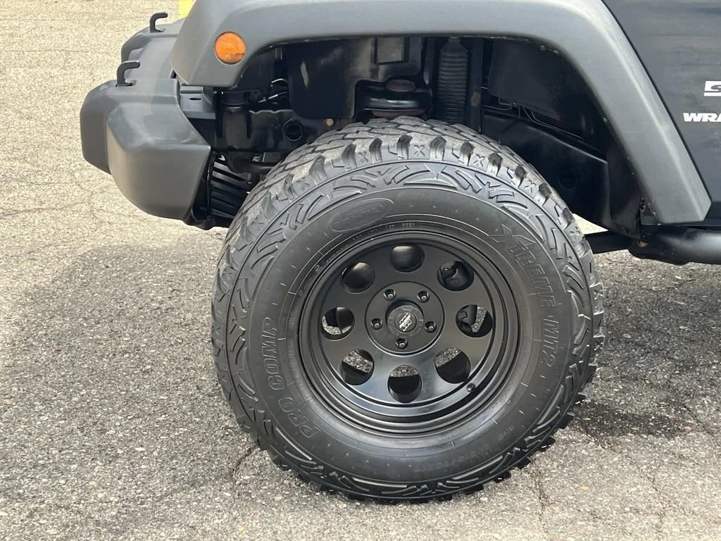 Used 2017 Gray Jeep Sport 4x4 image 25
