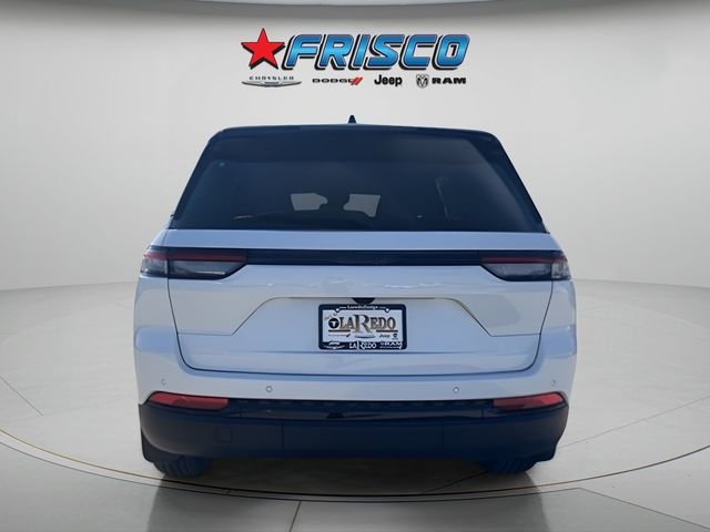 New 2025 Bright White Clear-Coat Exterior Paint Jeep Laredo image 7