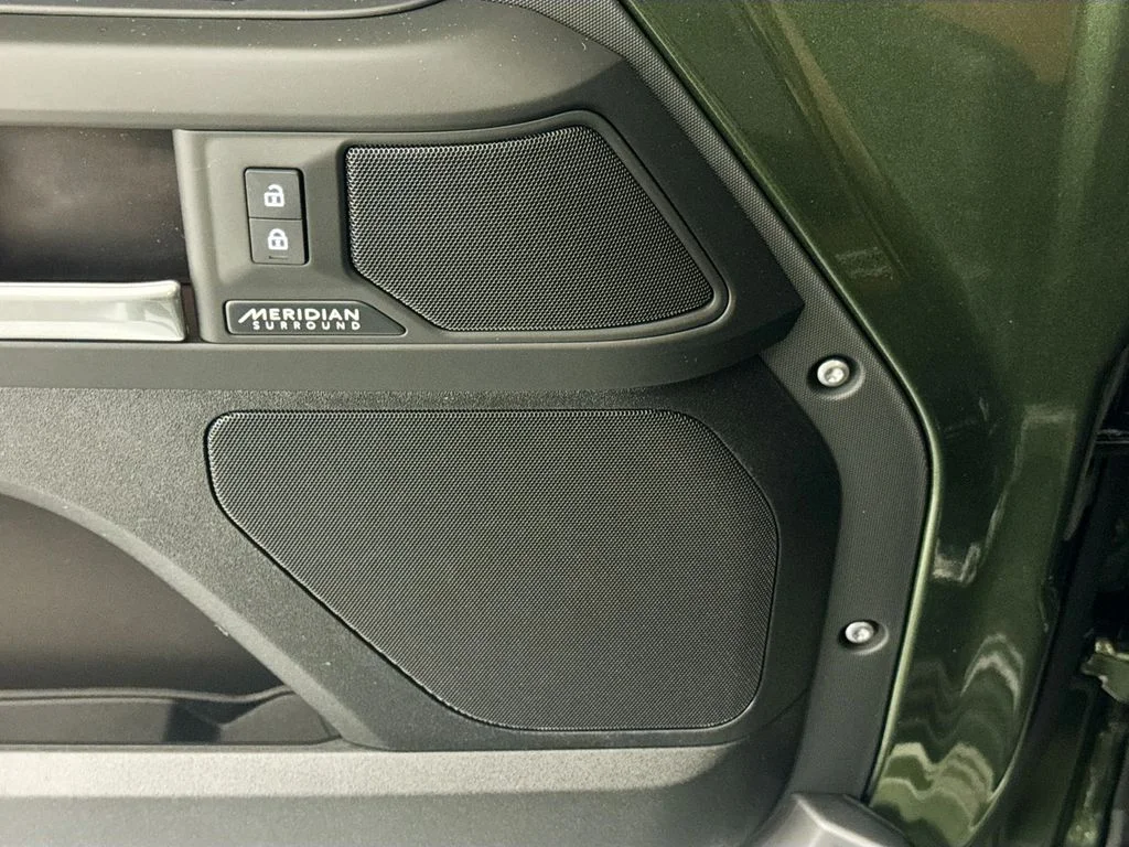 New 2026 Woolstone Green Land Rover X-Dynamic SE image 18