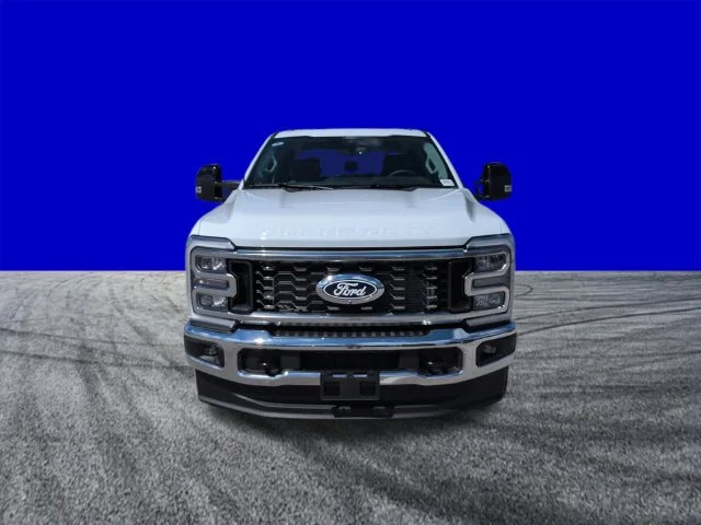 New 2027 Oxford White Ford F-350® Lariat® image 9