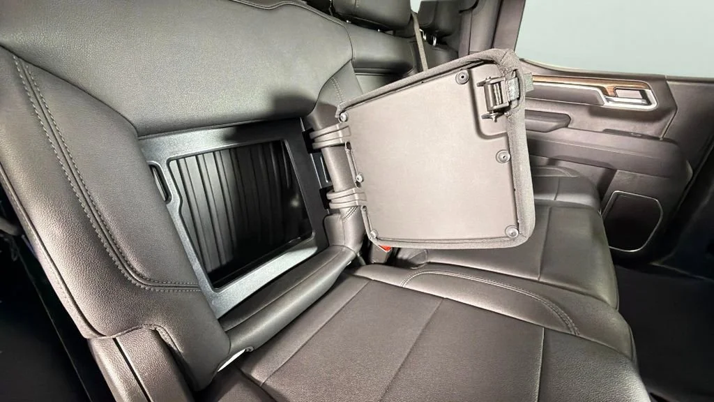 Used 2025 Summit White Chevrolet RST image 31