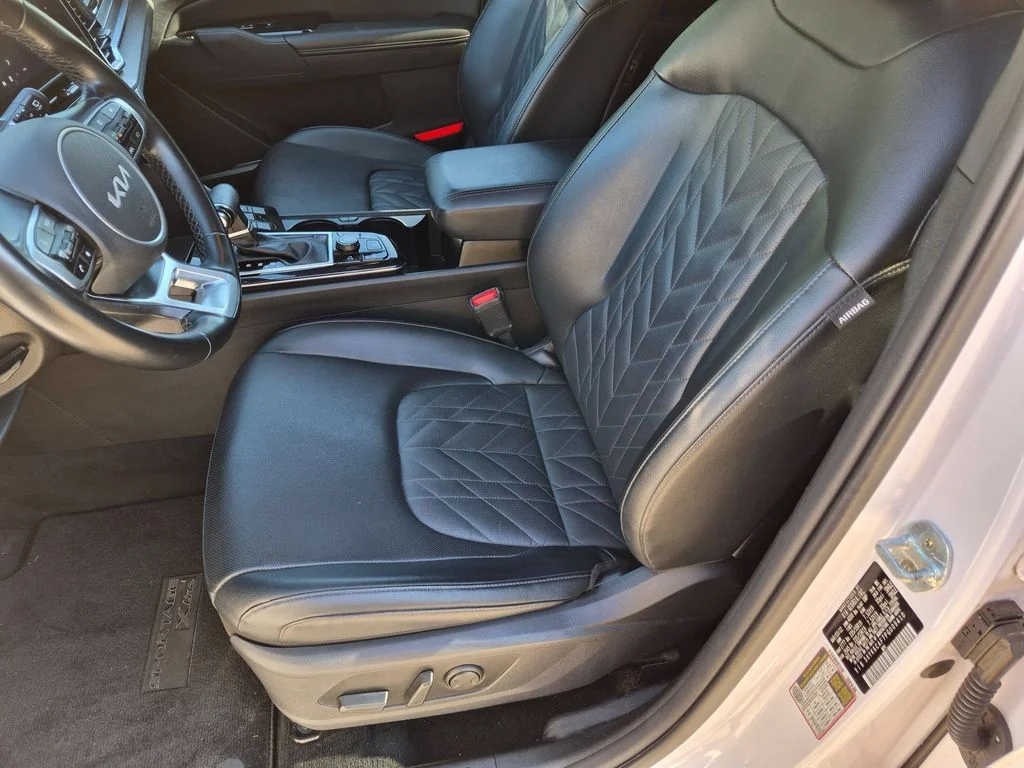 Used 2023 White Kia X-Line image 21