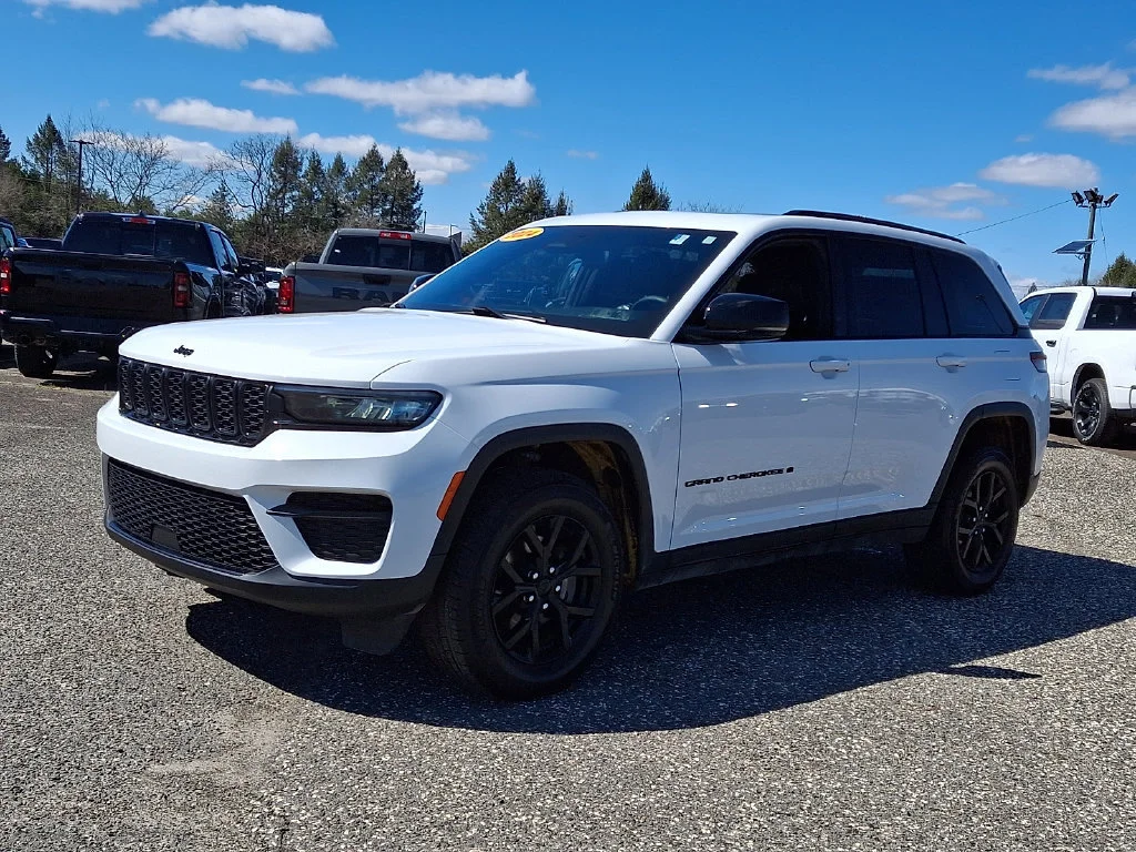 Certified Used 2024 Bright White Clearcoat Jeep Altitude X image 6