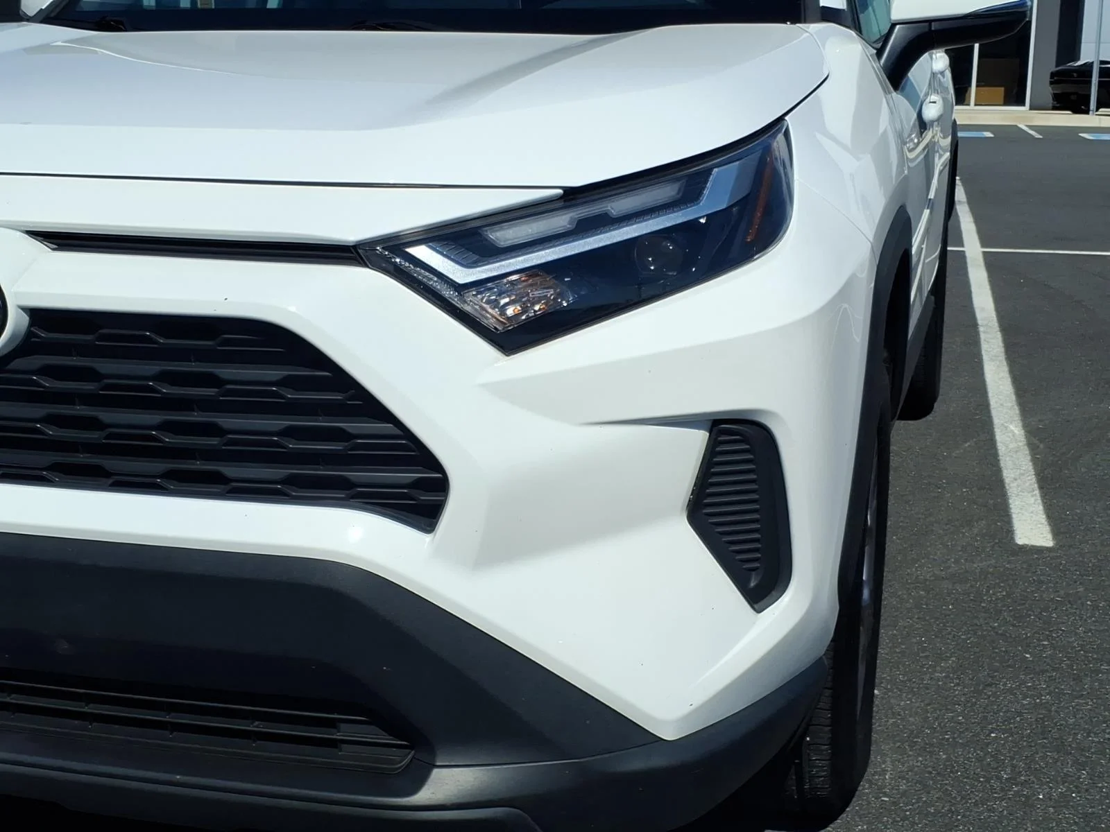 Used 2022  Toyota XLE image 15