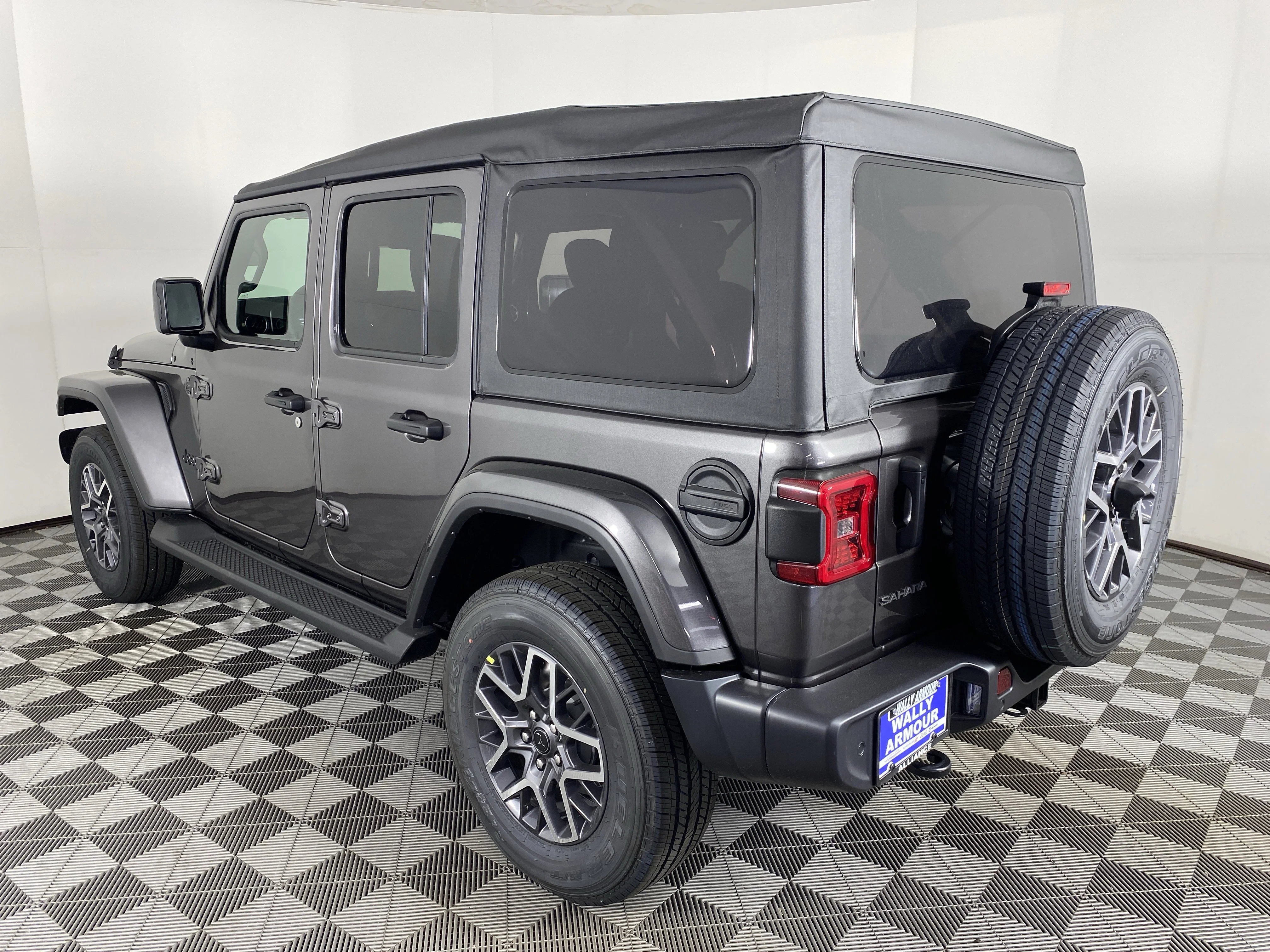 New 2026 Granite Crystal Metallic Clear-Coat Exterior Paint Jeep Sahara image 9