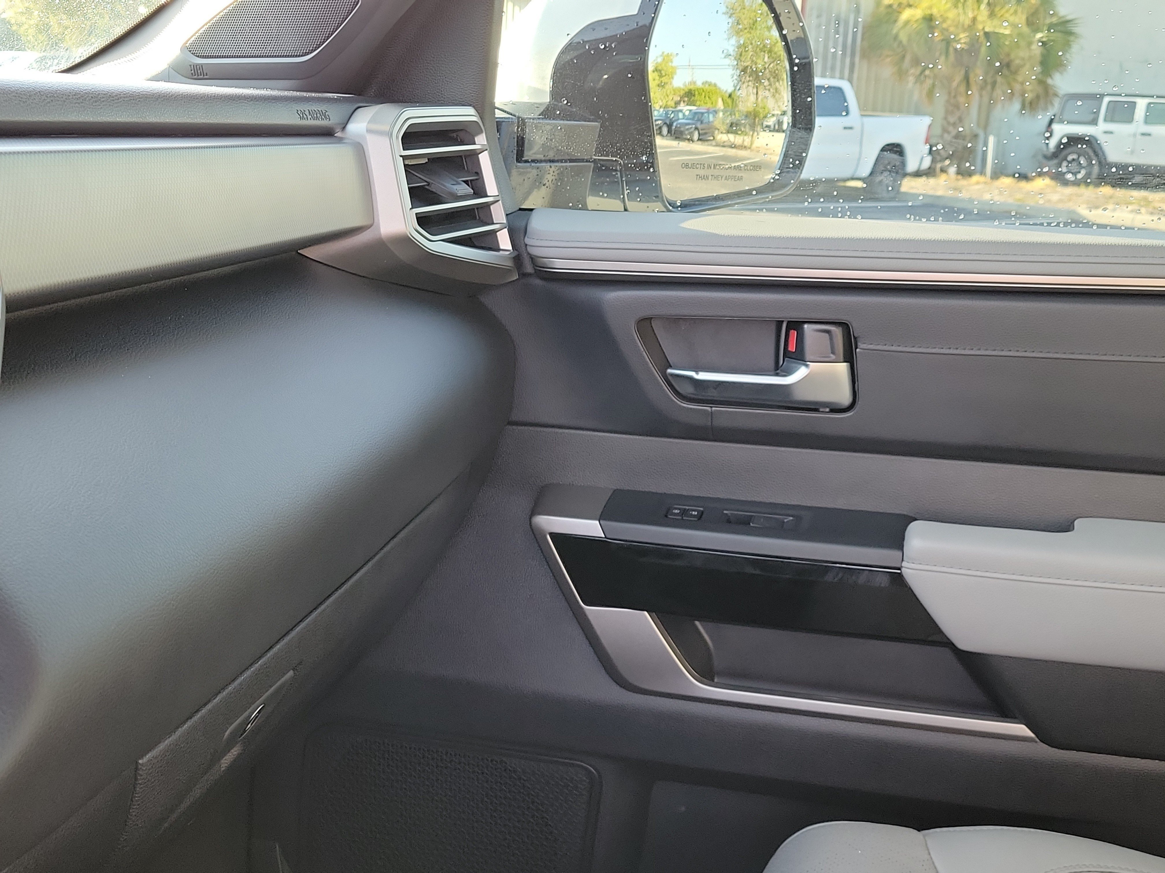 Used 2025 Pearl Toyota Limited image 28