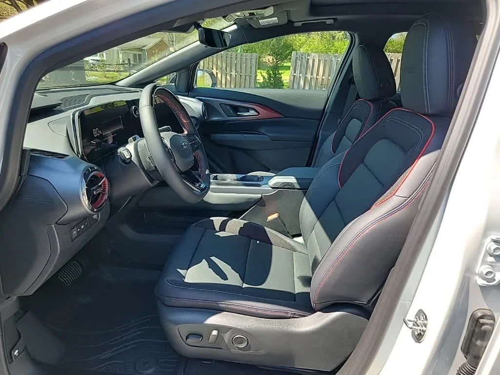 2025 Chevrolet Equinox EV RS - Photo 12