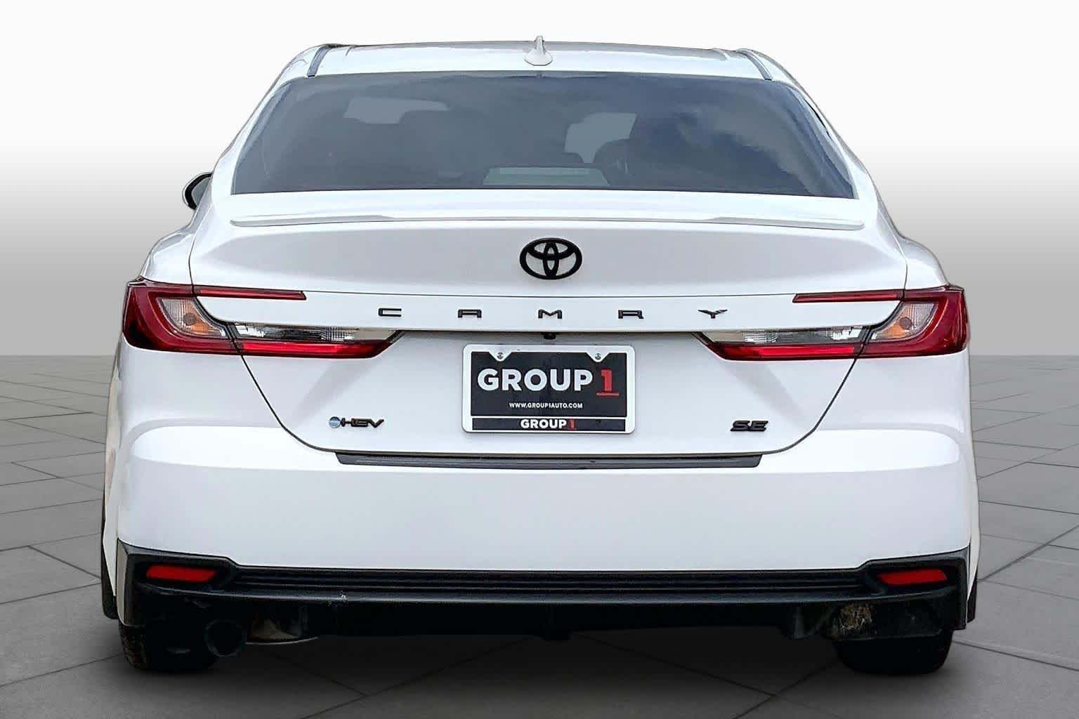 Used 2025 Ice Cap Toyota SE image 3