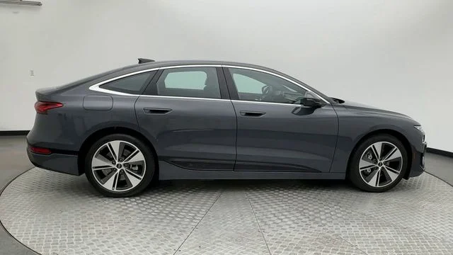 Used 2025 Gray Audi Premium Plus image 9