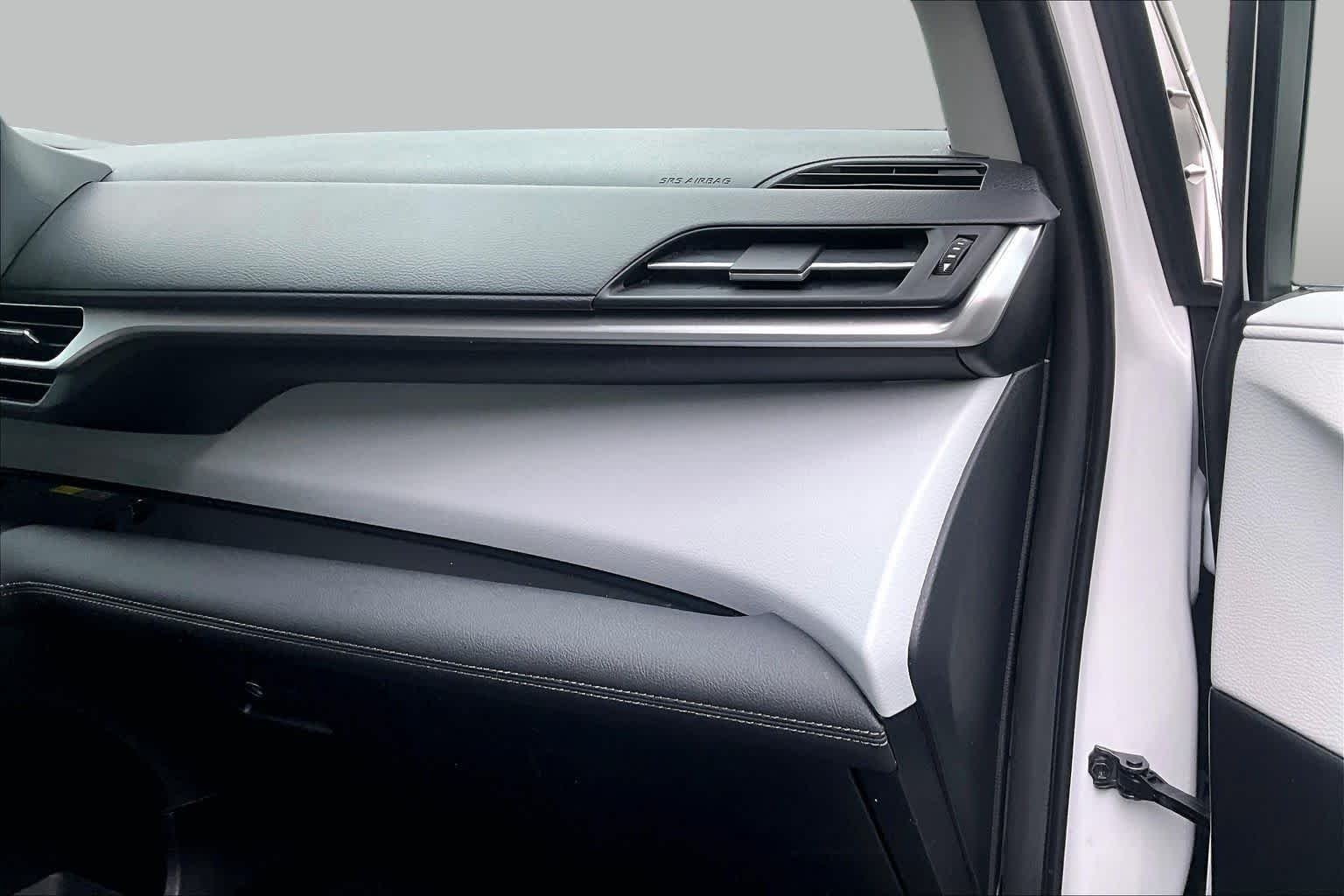 Used 2025 Wind Chill Pearl Toyota XLE image 19
