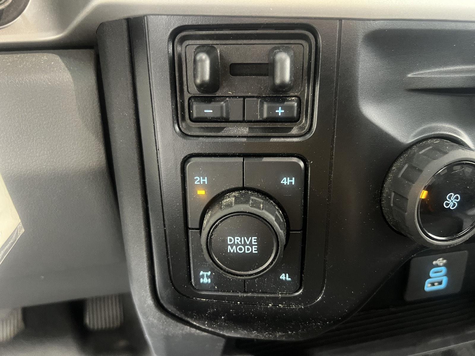 Used 2024 Oxford White Ford XL image 19