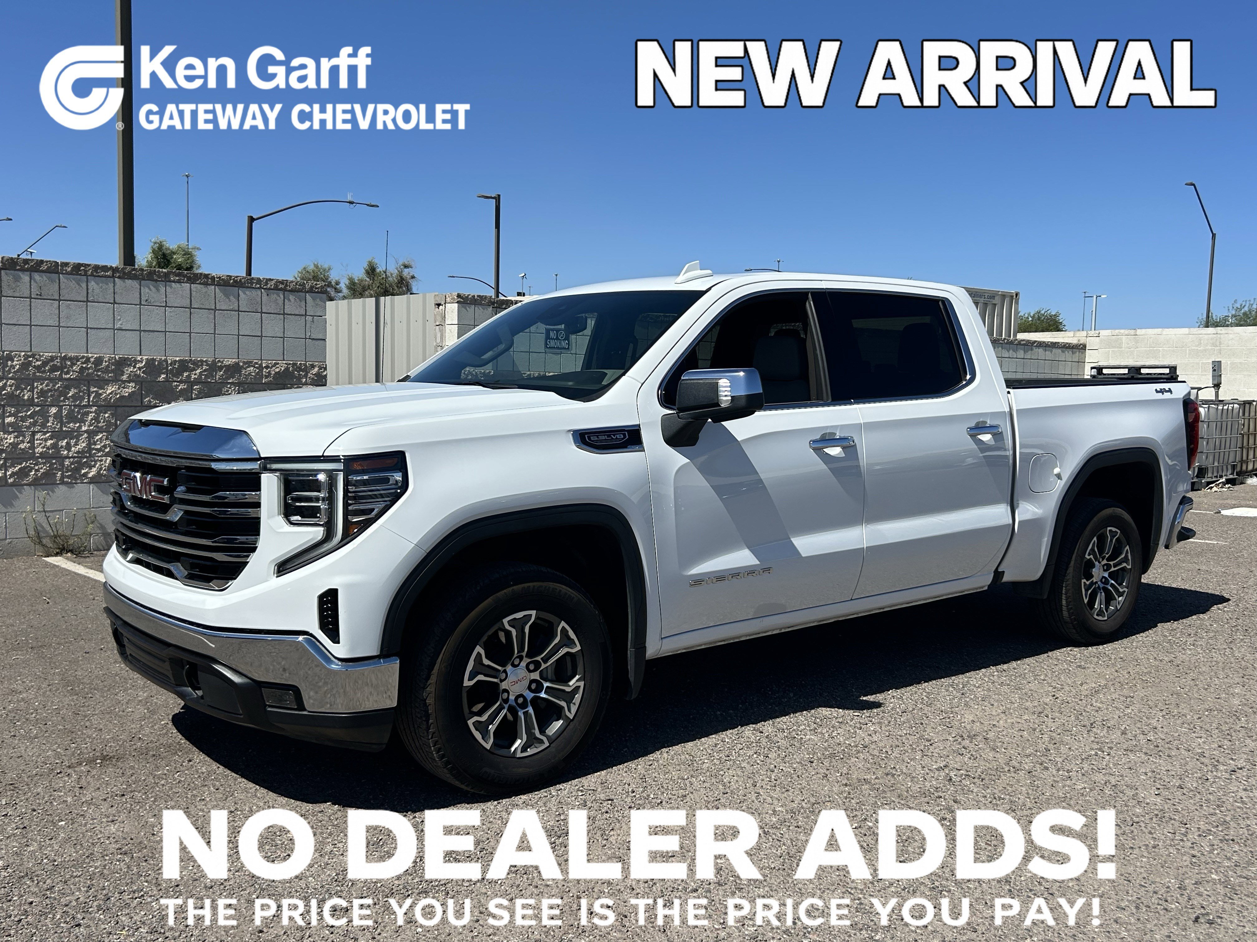 Used 2025 Summit White GMC SLT image 1