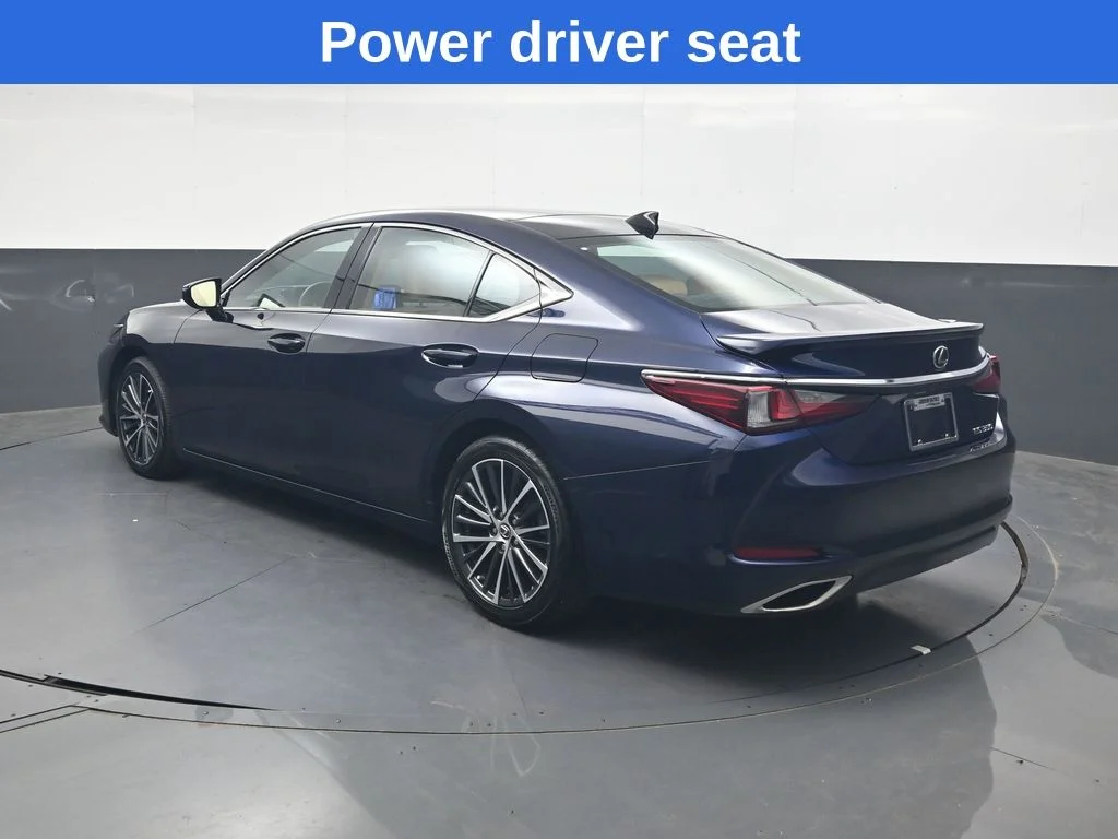 Used 2023  Lexus 350 image 7