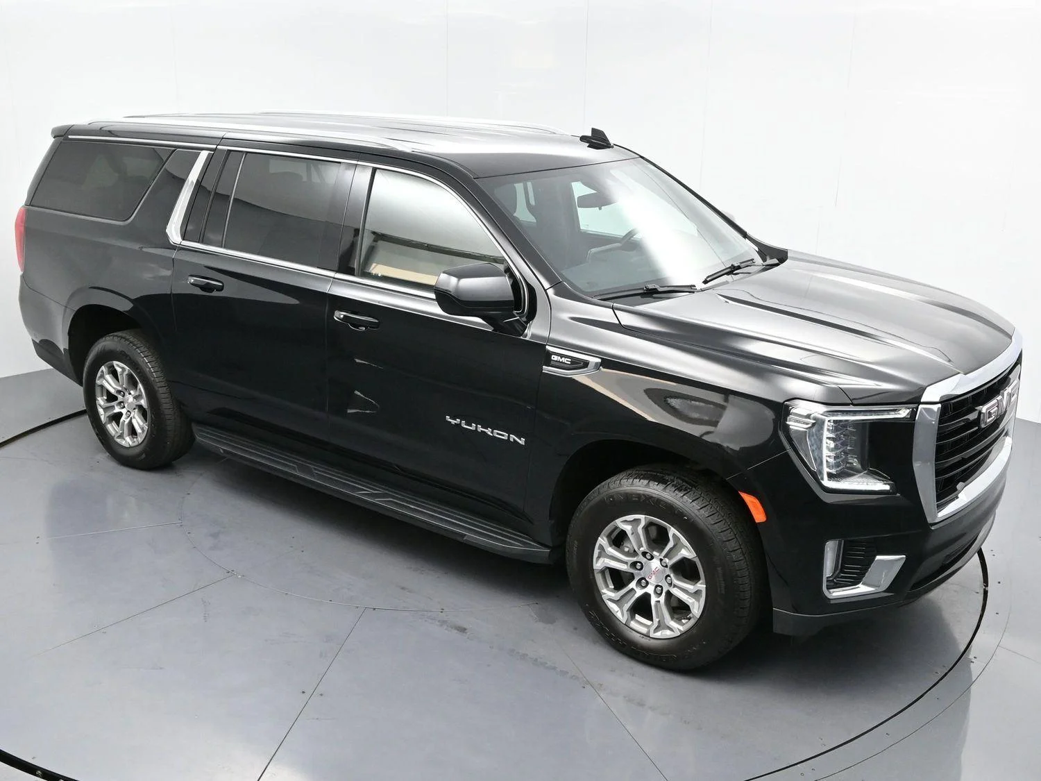 Used 2023 Onyx Black GMC SLE image 38