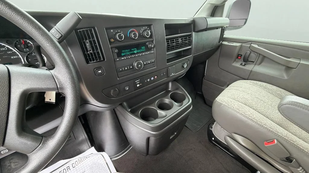 Used 2025 Summit White Chevrolet 1LT image 19