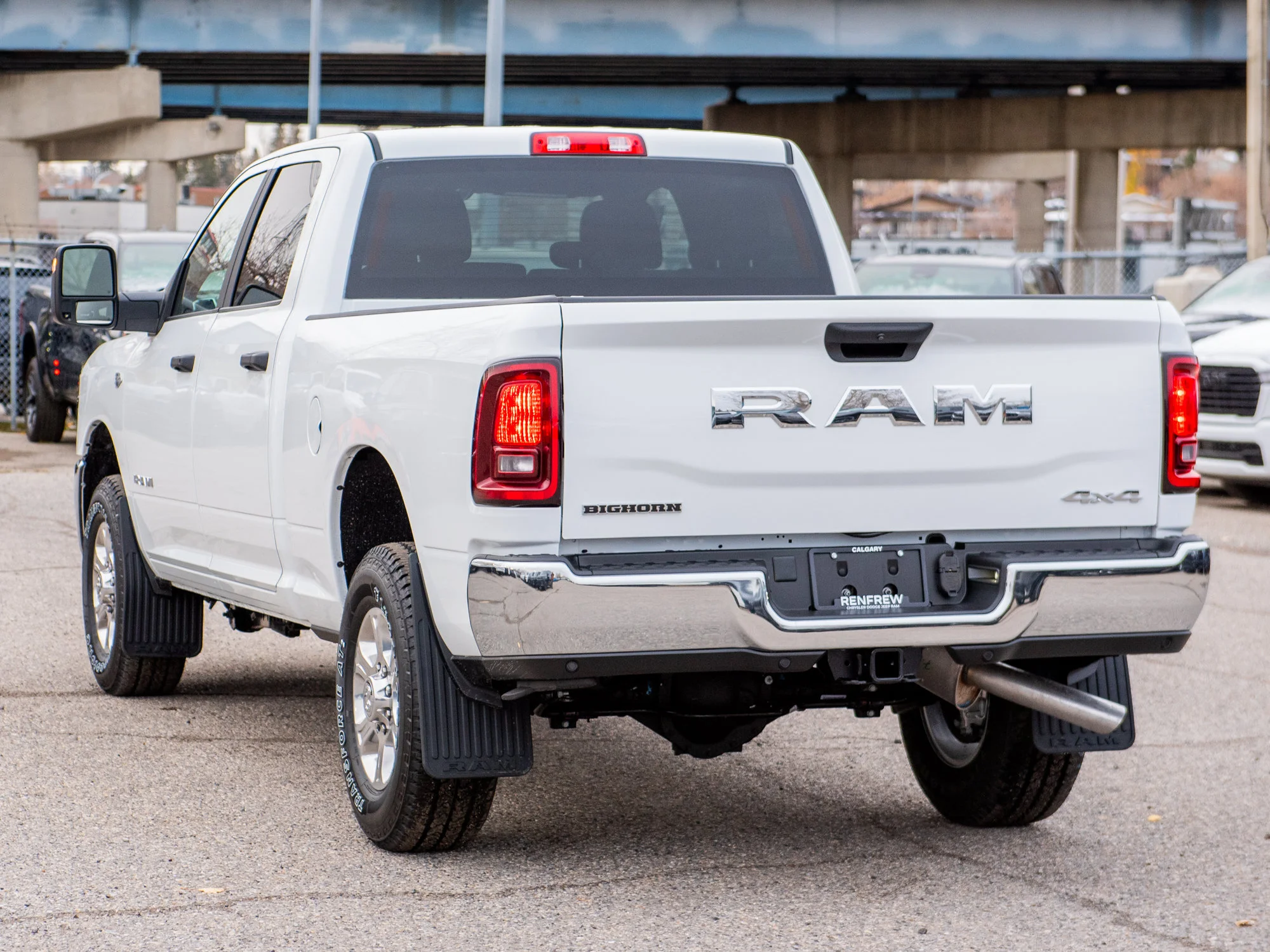 New 2027 White RAM Big Horn* Crew Cab 4x4, 6.4L HEMI V8, Heated Seats/Wheel, Remote Start image 4