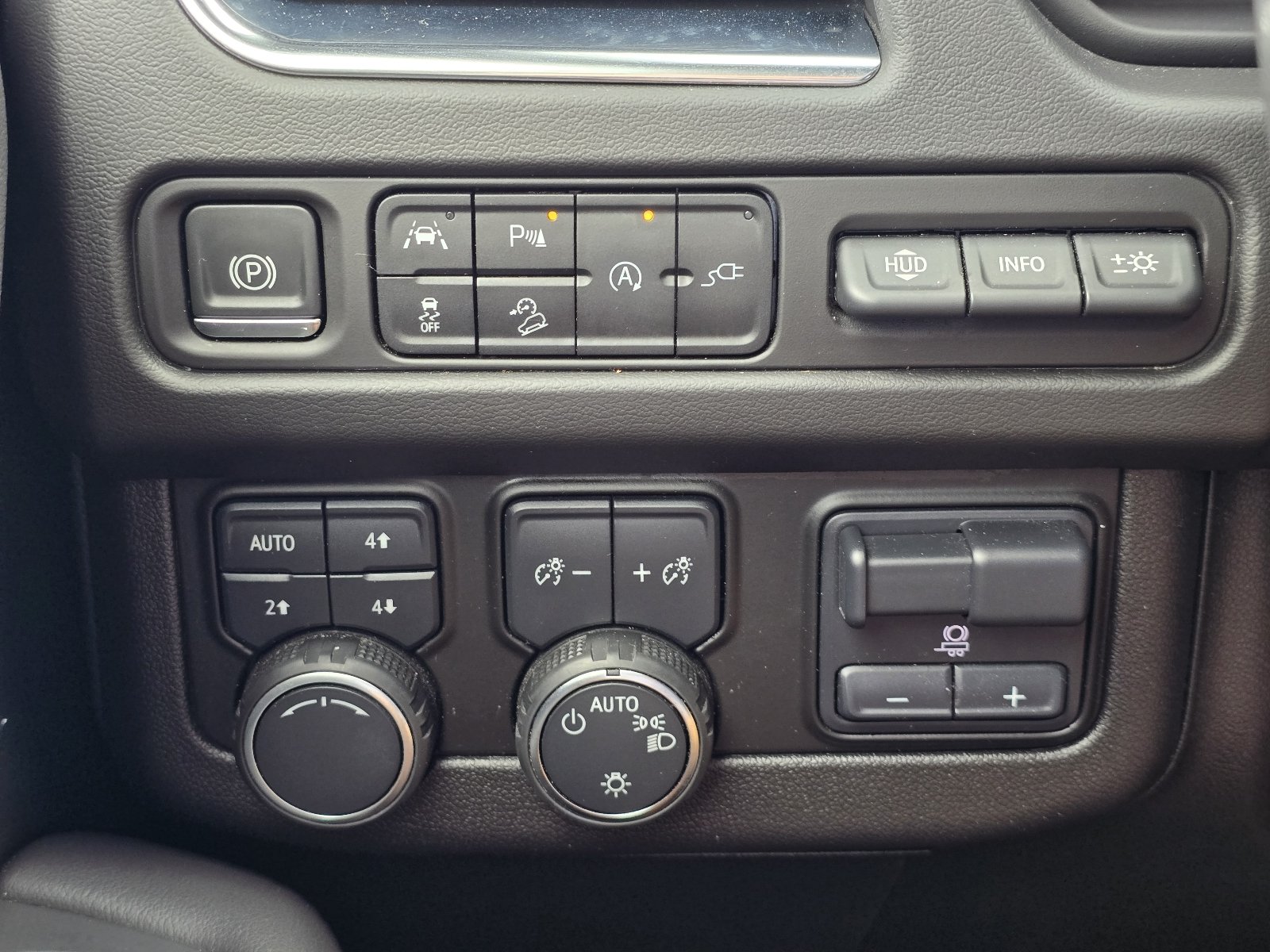 Used 2021 Black Chevrolet Premier image 21