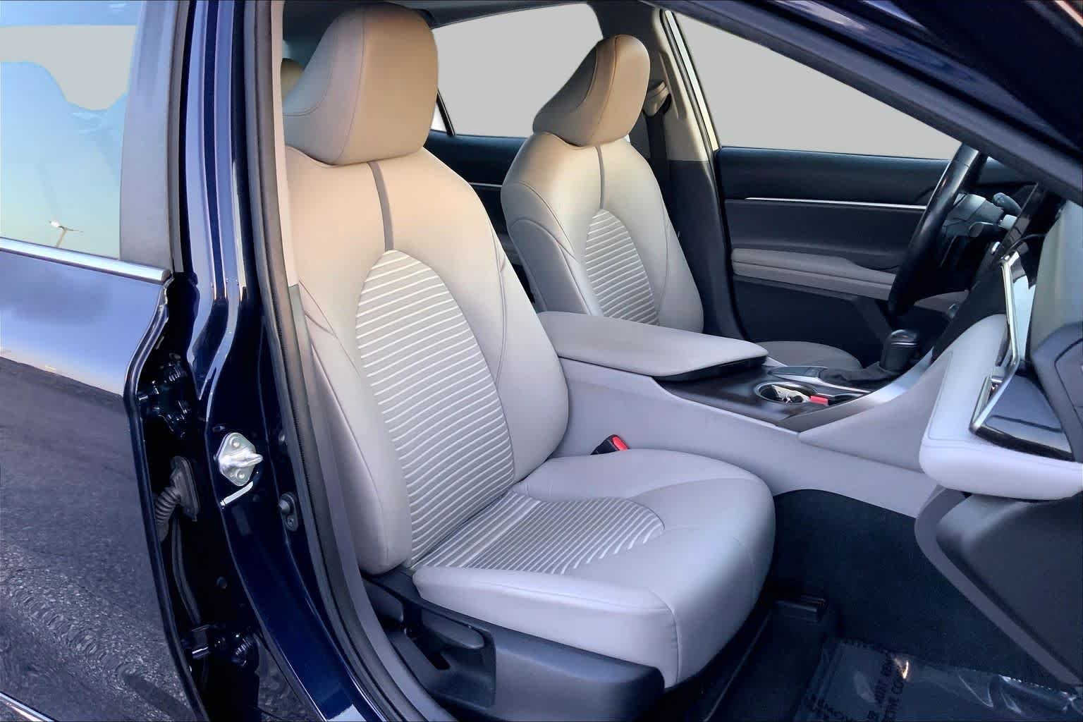 Used 2022 BLUE Toyota SE image 9