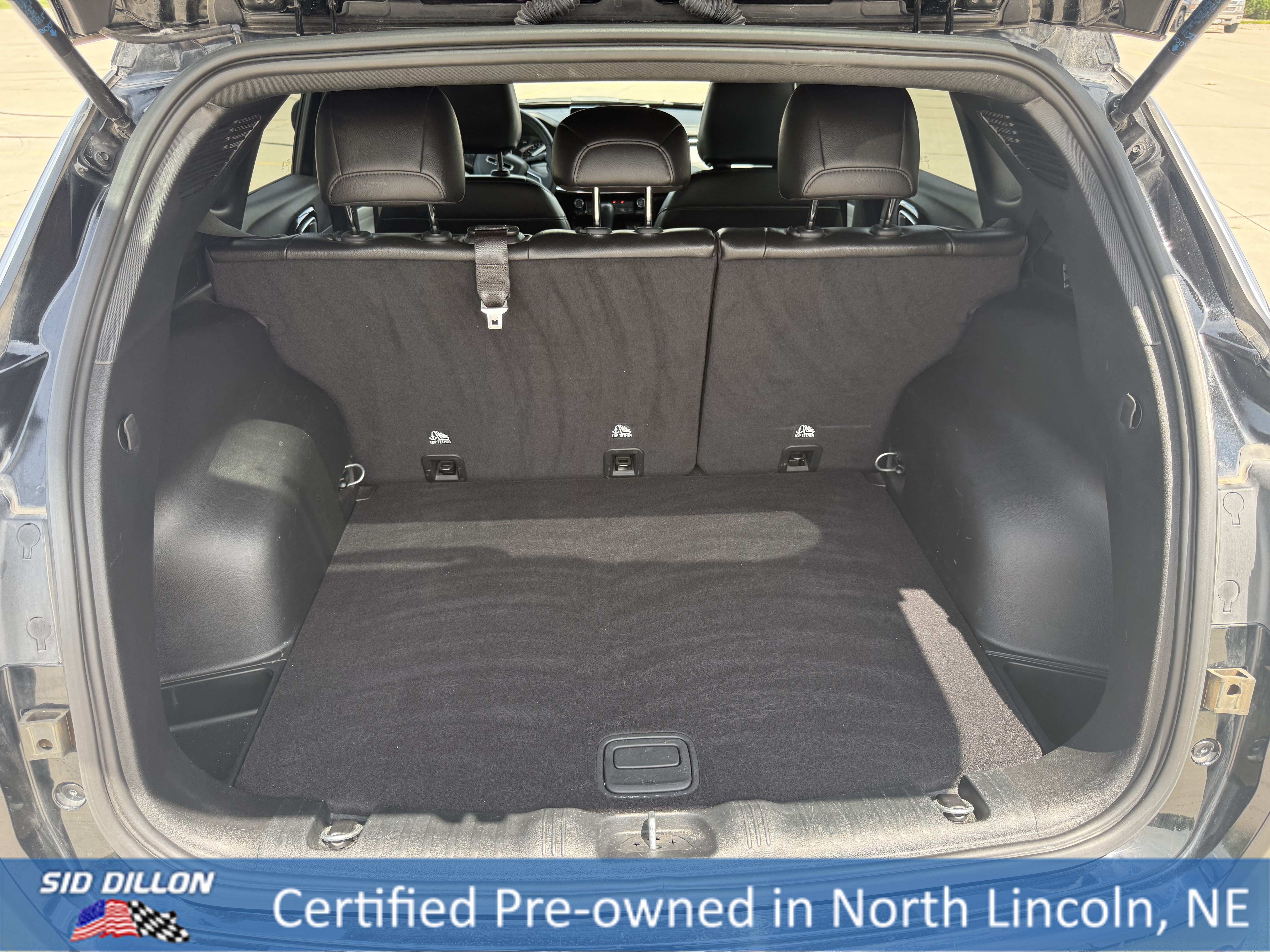 Used 2023 Diamond Black Crystal Pearlcoat Jeep Limited image 10