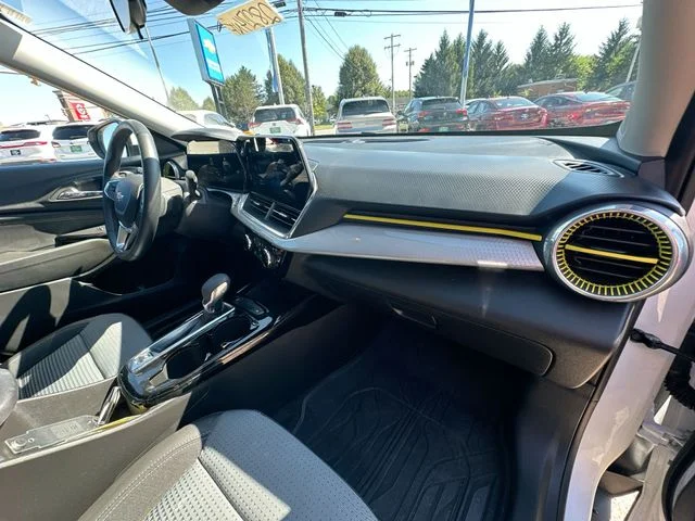 Used 2024 White Chevrolet LT image 31