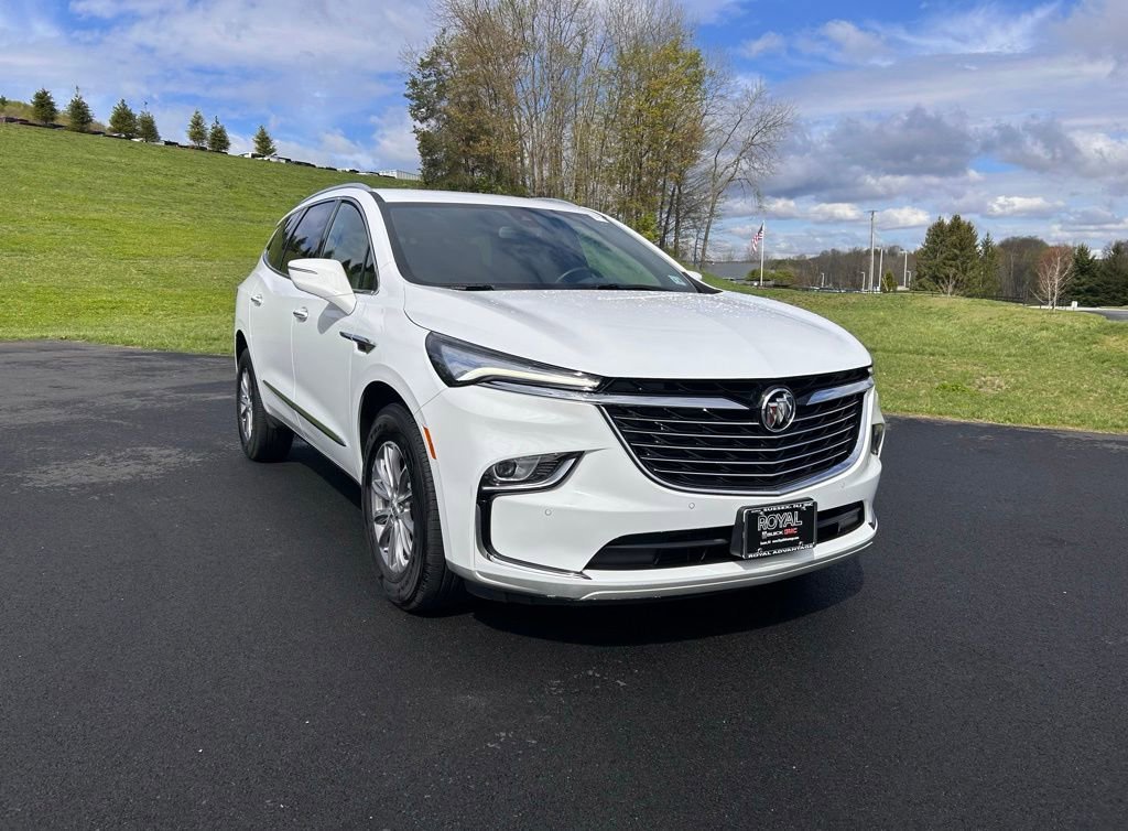 2023 Buick Enclave Essence AWD's photo