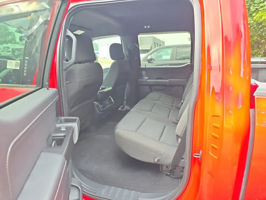 Used 2023 Race Red Ford XLT image 7